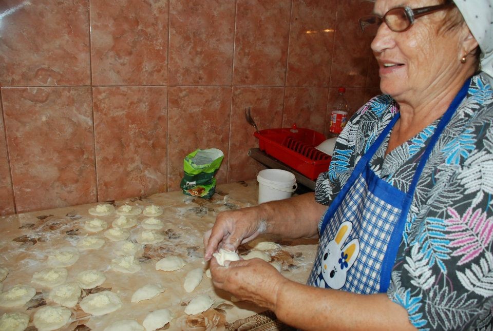 Țăranii pot înființa puncte gastronomice locale: „Mănânci ca acasă la mama unui localnic”