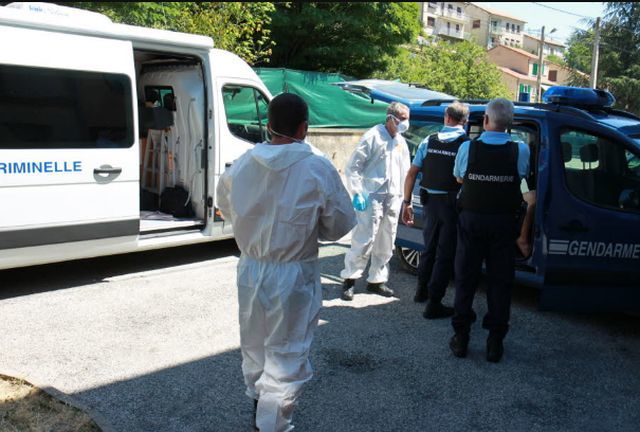 O femeie şi cele trei fiice ale ei, înjunghiate în Franța, aparent din cauza hainelor prea lejere