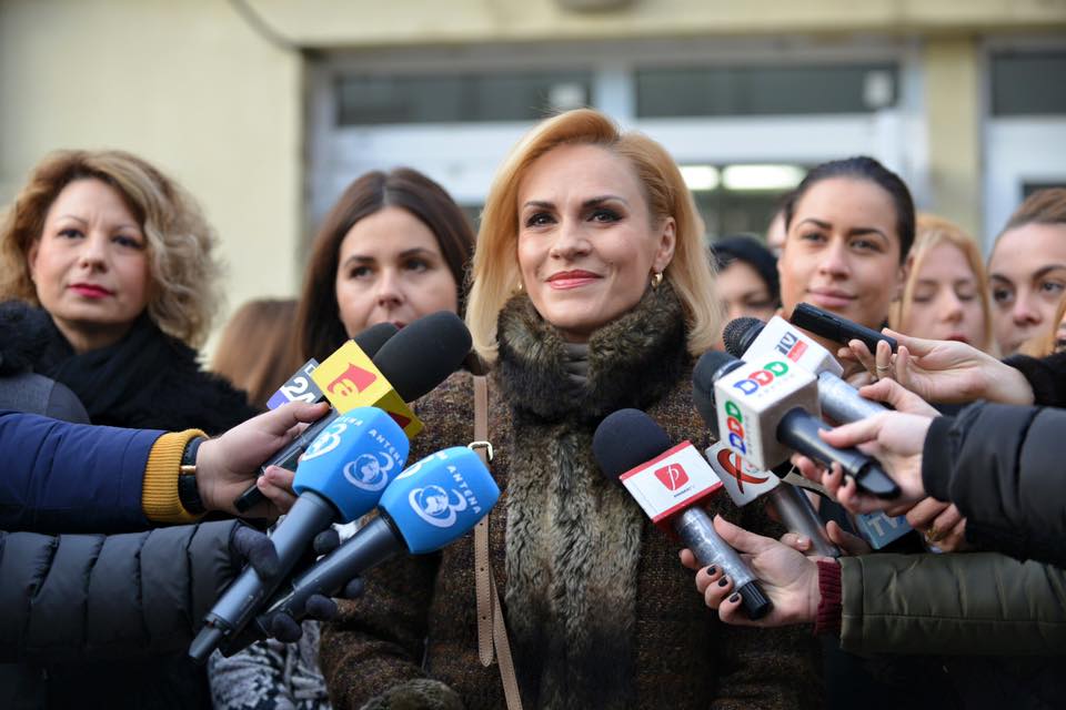 Gabriela Firea mută Târgul de Crăciun după ce protestatarii au demontat schelele