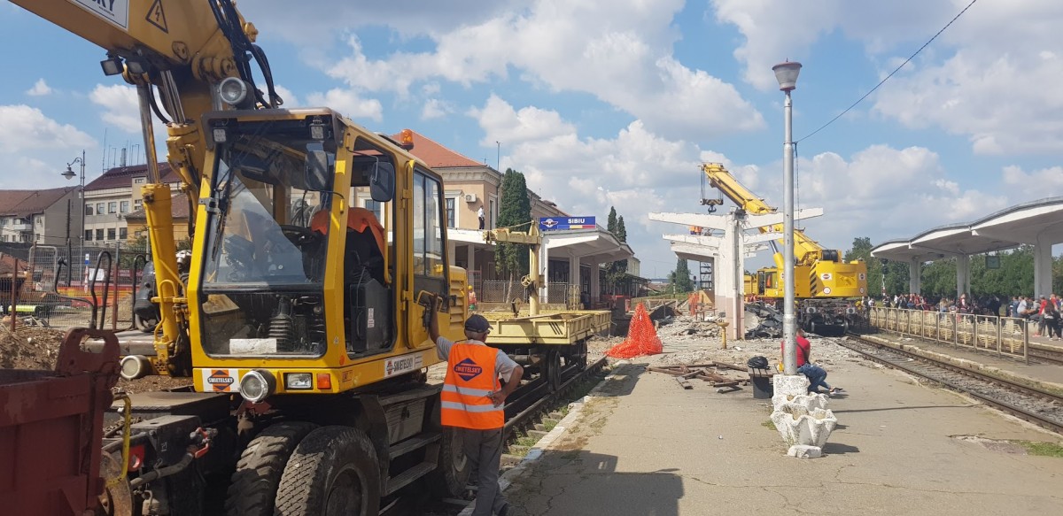 Zece ani mai târziu. CFR a început modernizarea tunelului și peroanelor Gării din Sibiu