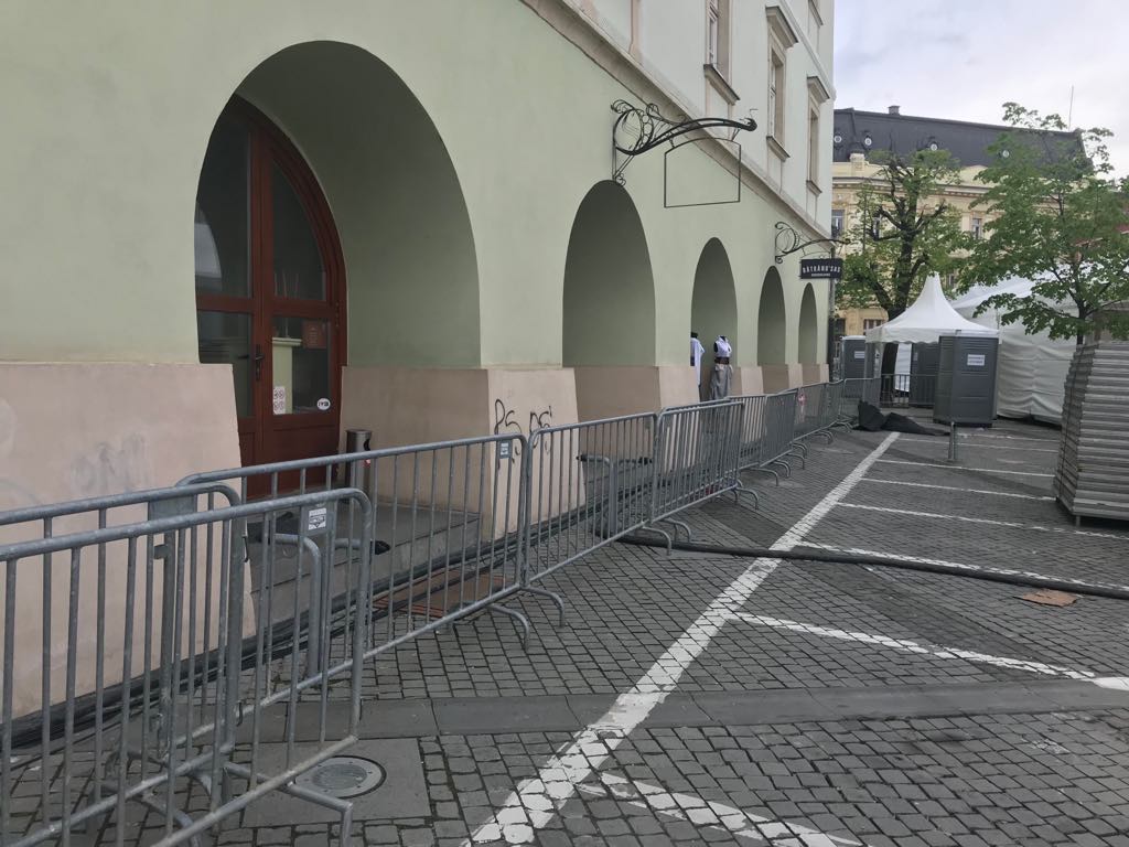 Cealaltă față a summit-ului de la Sibiu: ”ne-au închis afacerile. Brusc”