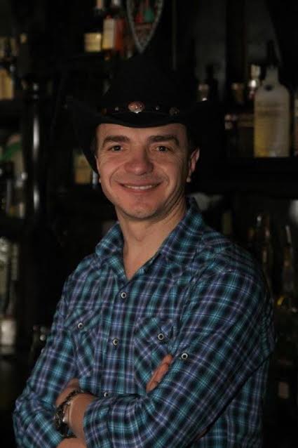 Patron de club în Sibiu. „Ești barman adevărat când îi scoți clientului toți banii din buzunar”