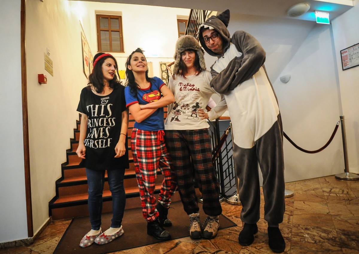 La serviciu în pijamale