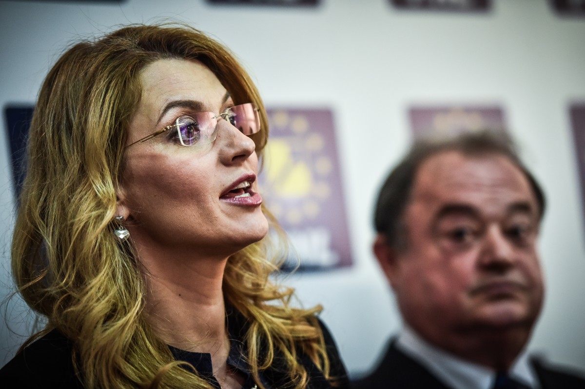 PNL condus de femei. Blaga o vrea pe Adriana Săftoiu în locul lui