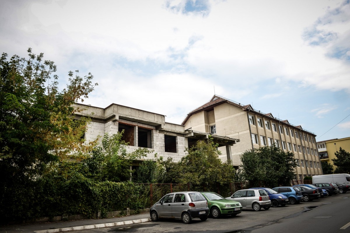 Grădinița pentru 120 de copii din Ștrand: istoria unui deceniu al absurdului
