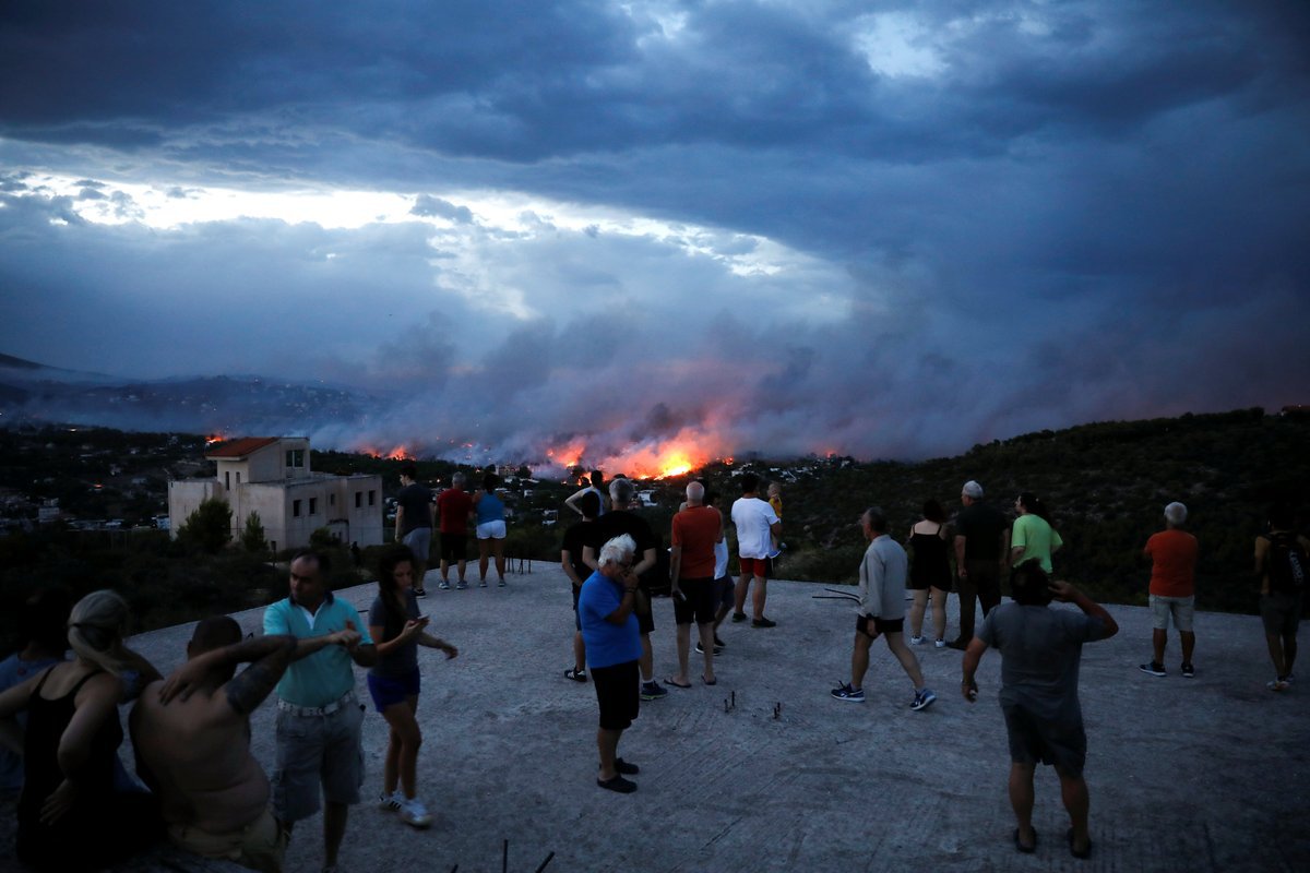 Incendii devastatoare în Grecia.  Cel puţin 50 de persoane au murit şi alte sute au fost rănite