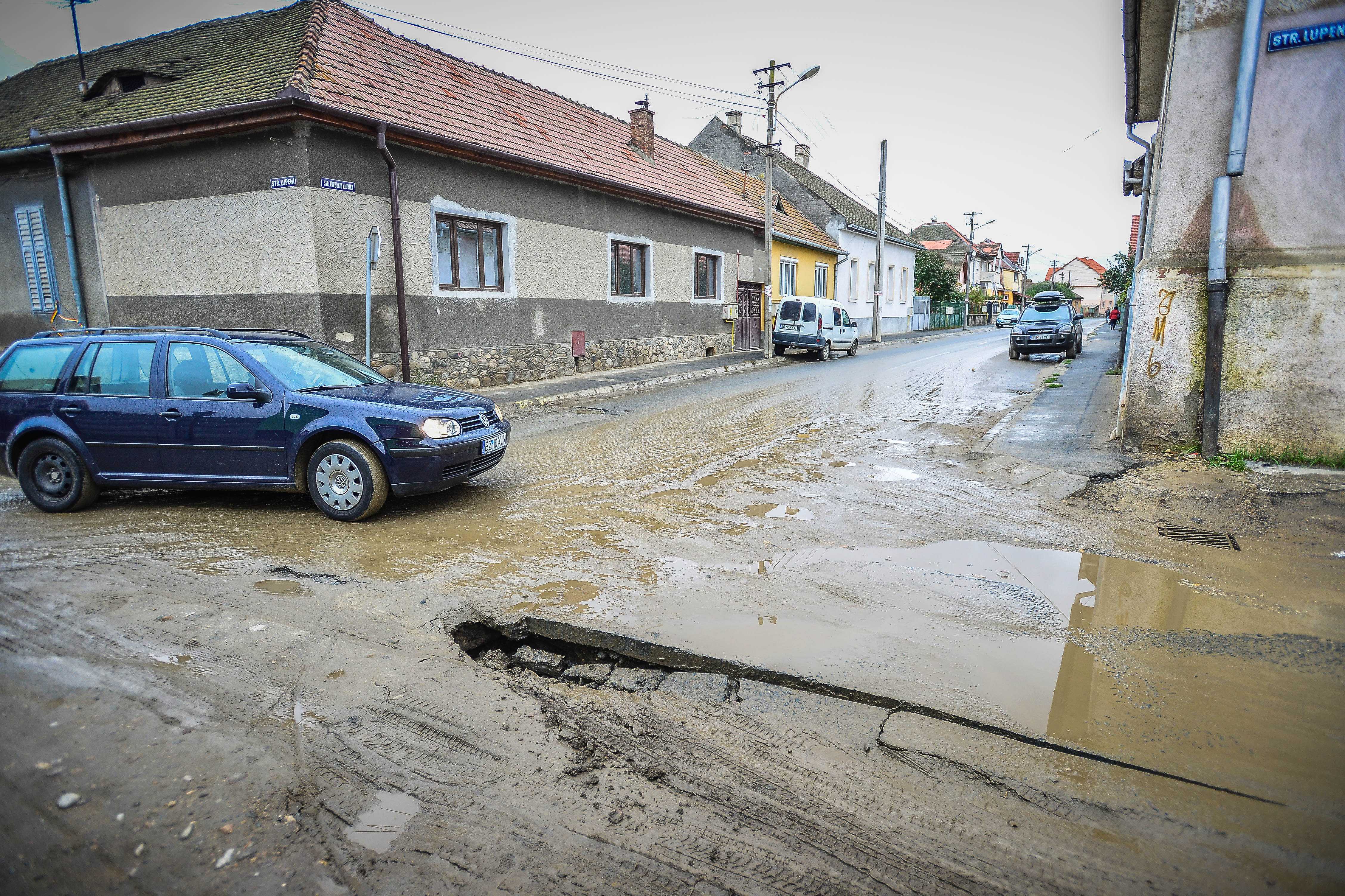 La loc comanda: strada Lupeni nu se mai reabilitează din toamna aceasta | Video