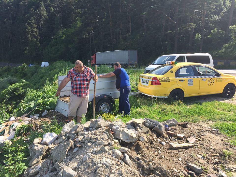 Taxi 924 despre colaboratorul care-și golea gunoaiele pe malul Oltului: „să remedieze urgent problema“