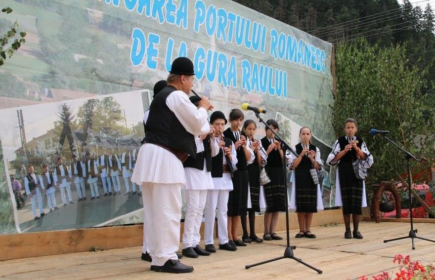 Portul românesc, în sărbătoare la Gura Râului 
