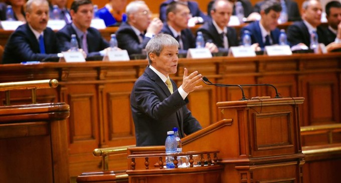 Cazul fostului prefect de Sibiu a ajuns în Parlament. ”Domnule Cioloș, cum să nu-l schimbați pe Sitterli?”