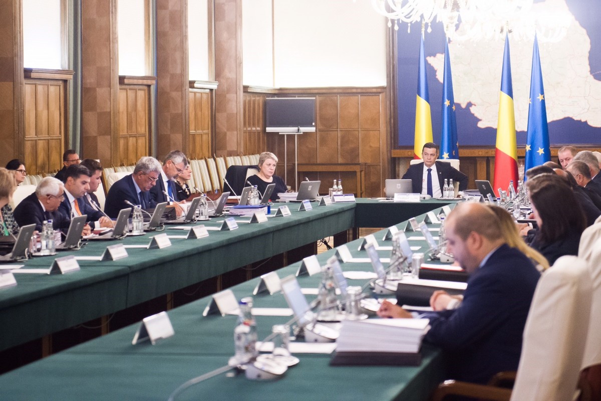 Actualizare. Mai mulţi miniştri şi-au depus cererile de retragere a demisiilor din Guvern