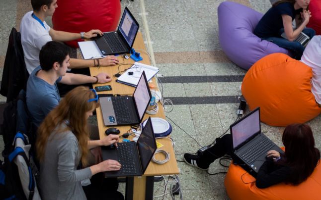 Concurs pentru cei mai buni ”hackeri” din Sibiu