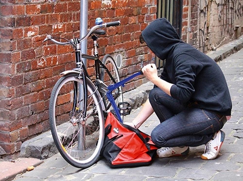 Polițiștii au recuperat o bicicletă de la un hoț, dar nu știu cine e proprietarul. Sibienii care pot ajuta la identificarea păgubitului să sune la 112