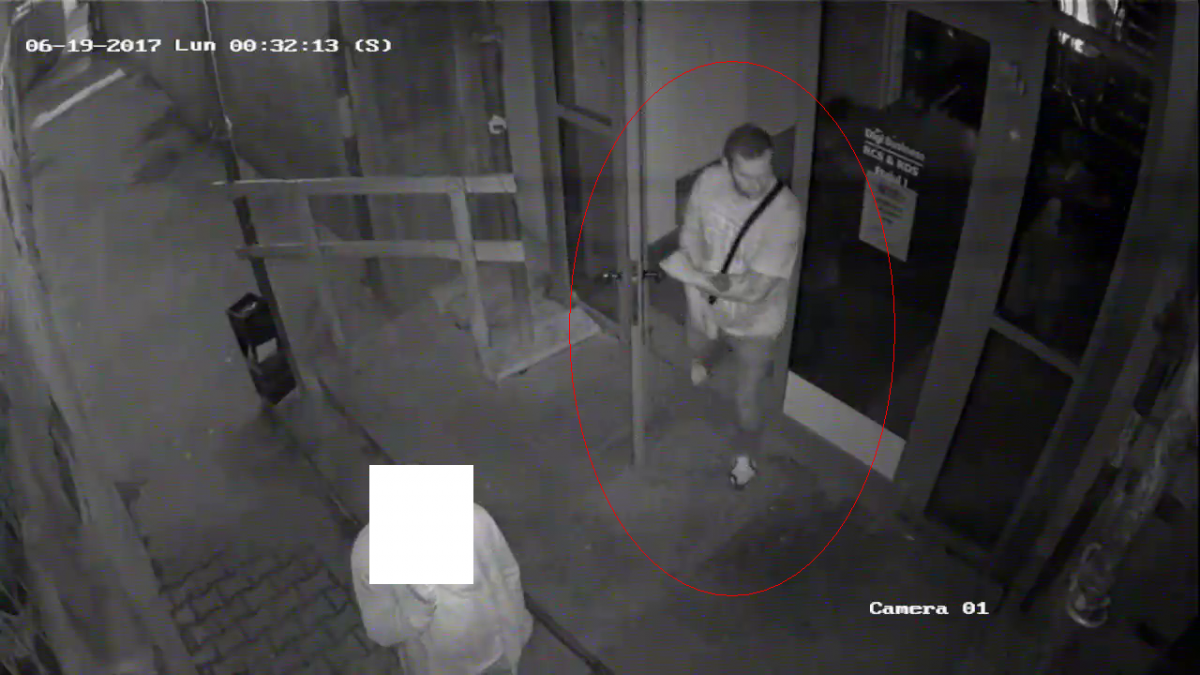 Îl recunoașteți? Este bănuit că a furat un telefon dintr-un club