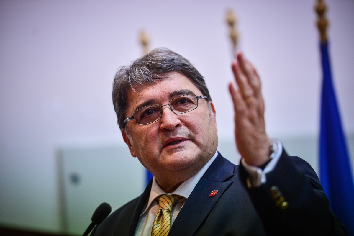 Ambasadorul Emil Hurezeanu: Președintele Hollande a propus crearea ”Triunghiului Sibiu” – România, Franța Germania