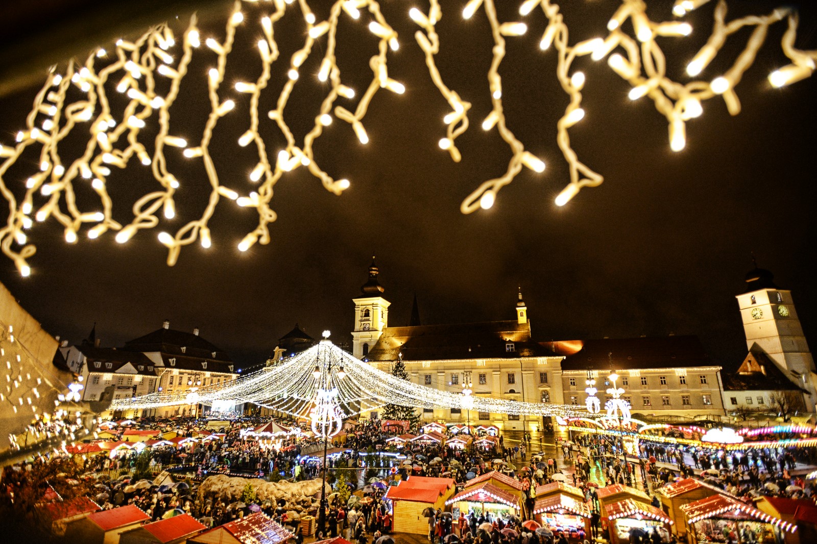 Contract de peste un milion de euro pe an. Cine va aprinde și va stinge lumina în Sibiu?