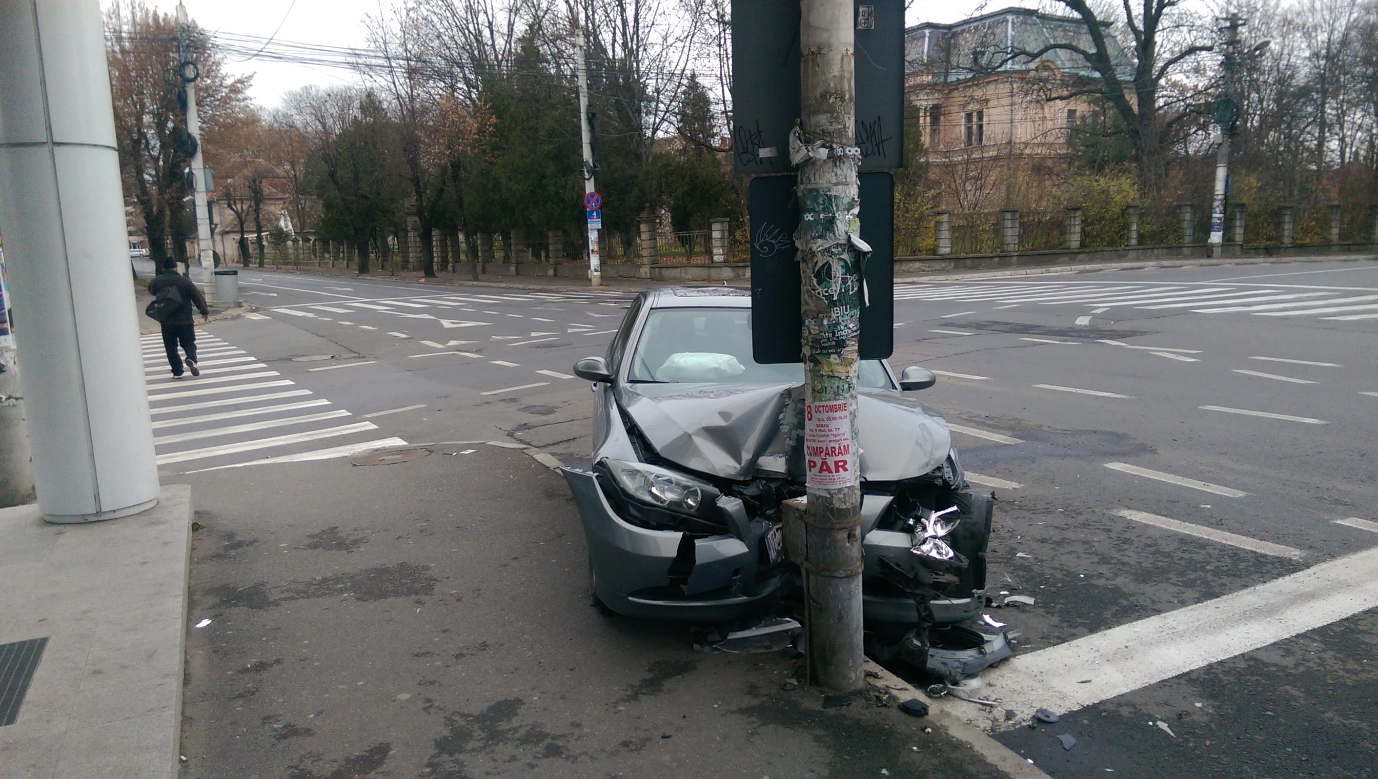 FOTO Accident la intersecția Trasilvaniei-Victoriei. Două șoferițe implicate