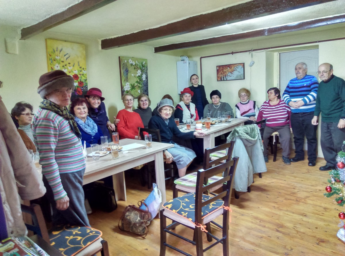 Colindătorii au ajuns și la Clubul Persoanelor Vârstnice