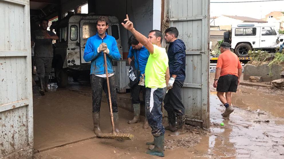 Lider în clasamentul ATP, Rafael Nadal s-a oferit voluntar să curețe după inundațiile din Spania