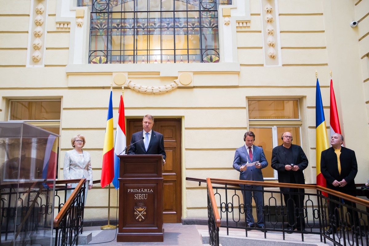 FOTO-VIDEO Președintele Iohannis și premierul Luxemburgului, Xavier Bettel, aniversează la Sibiu 10 ani de la Capitala Culturală