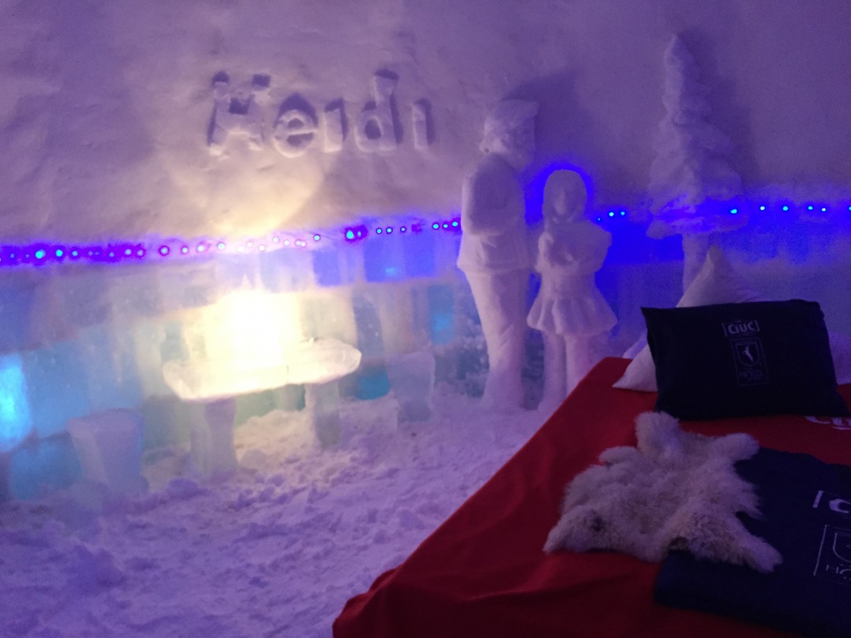 FOTO Igluurile de la Bâlea au fost inaugurate în această seară. Cât costă o noapte cu Heidi în cameră