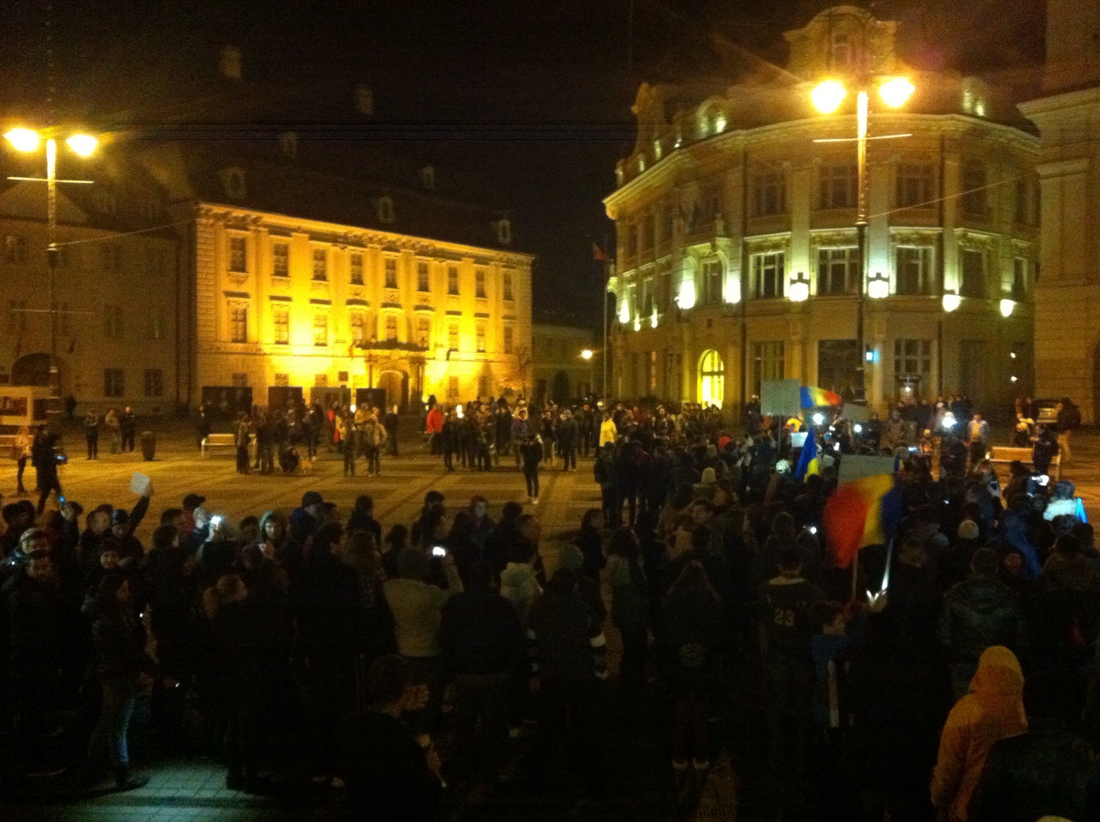 250 de sibieni în stradă. Piața Mare, marș, Piața Mare, acasă