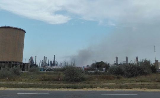 Explozie la Rafinăria Petromidia din Năvodari. Autorităţile au declanşat planul roşu de intervenţie