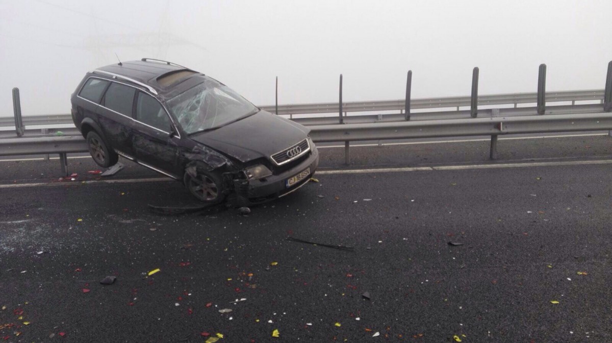 Accident în lanț pe autostradă, la Aciliu. Cel puțin un rănit