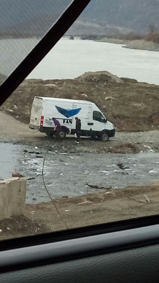 FOTO-Spălătorie auto direct în Olt. Instituțiile n-au dat nicio amendă