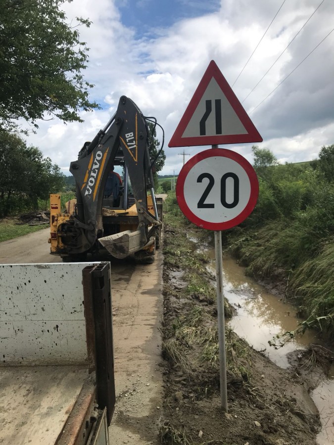 16 drumuri județene afectate de ploi. Raportul societății Drumuri și Poduri FOTO