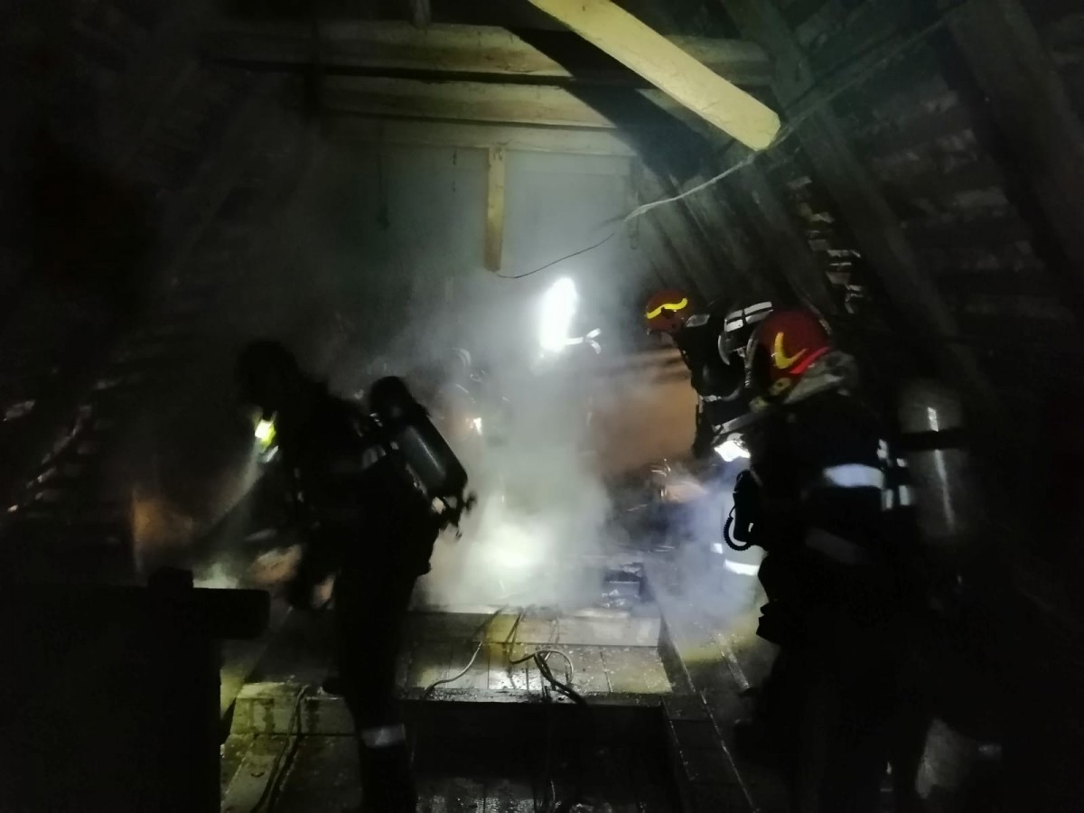 Incendiu la un acoperiș din Cristian, din cauza unui scurtcircuit