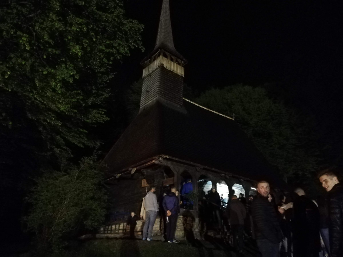 Slujba de Înviere din Muzeul în aer liber, ținută în ploaie. „Nu există un loc la fel de special ca acesta”