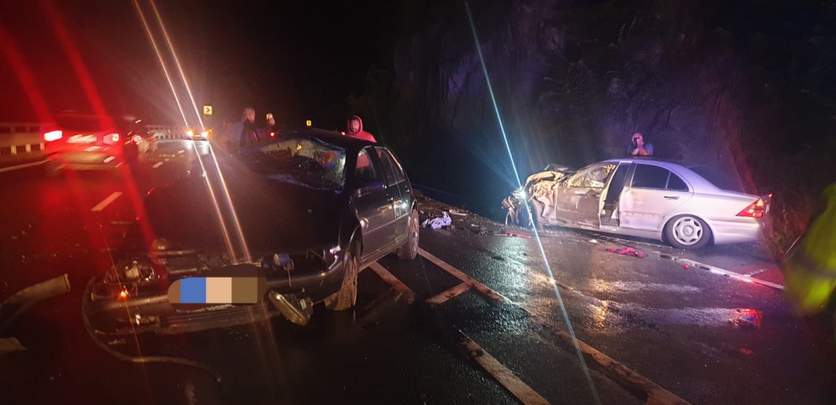 Accident grav pe Valea Oltului. Cinci încarcerați, o victimă în stop cardio respirator