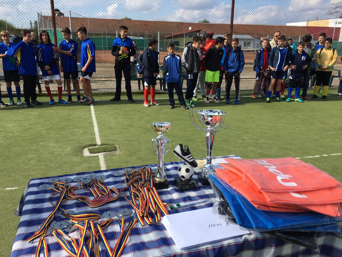 Școala 4 și Liceul Ghibu, cele mai tari la fotbal. La tenis, Bruk-ul e pe primul loc