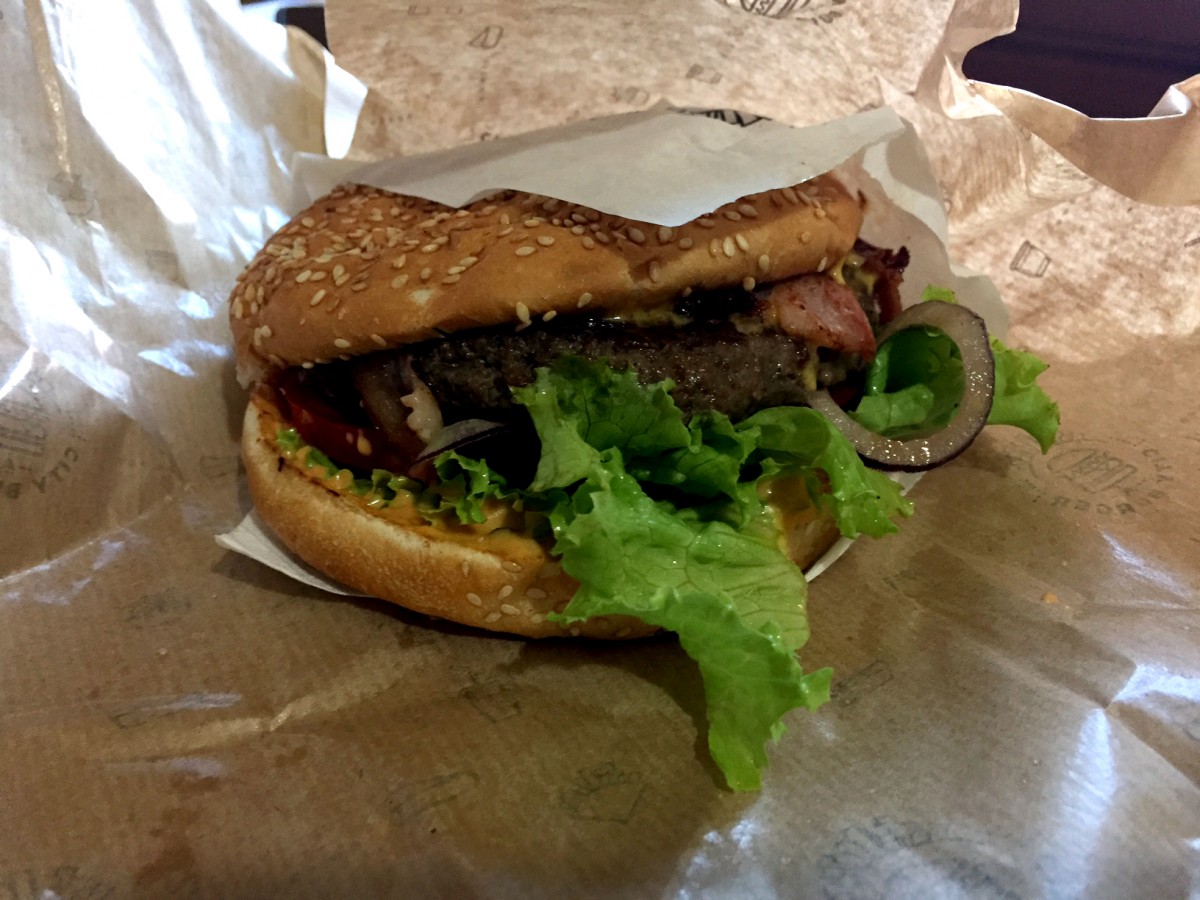 Mi-am luat hotdog de la City Burger