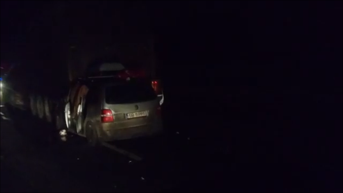 ACTUALIZARE FOTO Accident pe autostradă. A intrat în spatele unui TIR