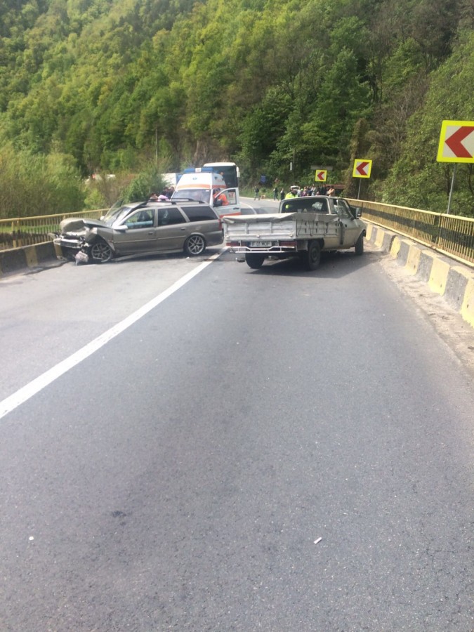 Trafic îngreunat pe Valea Oltului. Accident la Călimănești