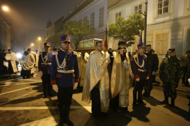 Procesiune cu moaștele Sf. Andrei Șaguna în centrul Sibiului
