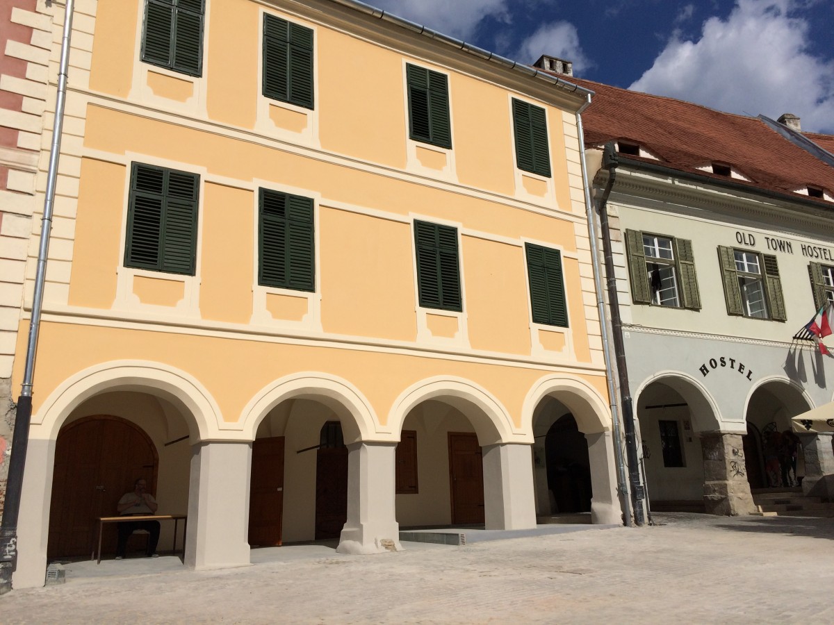 Opt servicii ale Primăriei Sibiu se mută într-un nou sediu. În Piața Mică, la  nr. 25