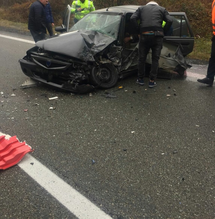 Video. Valea Oltului: șoferul unei Dacii nu a adaptat viteza și a intrat într-un TIR | Actualizare