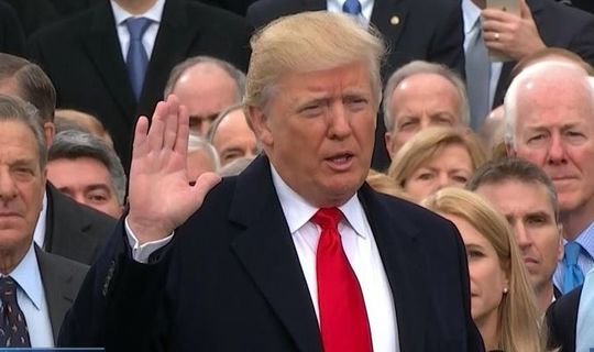 Trump a semnat ordonanţa privind construirea zidului la frontiera dintre SUA şi Mexic