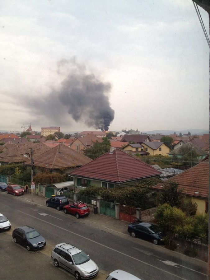 Incendiu la acoperişul unei clădiri dezafectate din incinta ”Balanţa” |  foto video