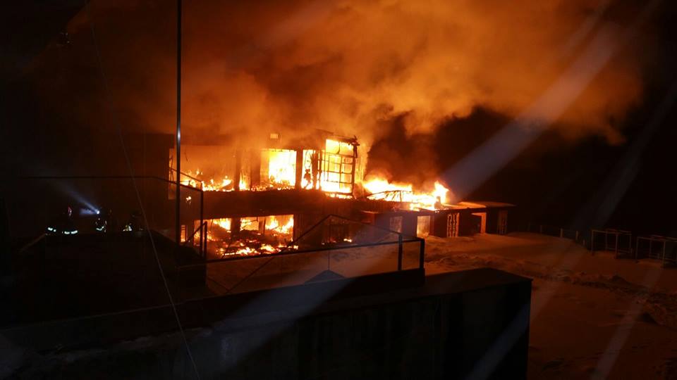 Incendiu devastator la clubul Bamboo din București. Clădirea s-a prăbușit