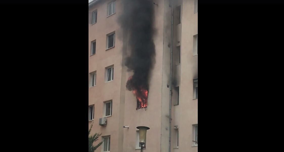 ACTUALIZARE Incendiul de pe Aleea Seviș. Cum au evitat pompierii sibieni un dezastru generat de un frigider împrumutat | Video și foto