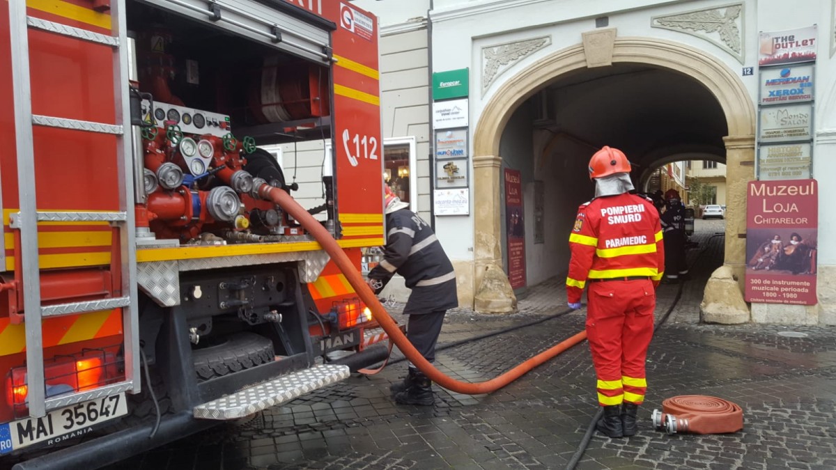 Incendiu la un coafor, în Piața Mare | FOTO