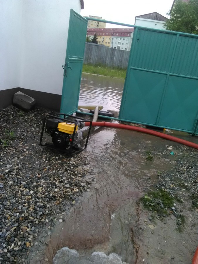 Inundațiile au afectat mai multe case și subsoluri din Sibiu. Unde și cum au intervenit pompierii