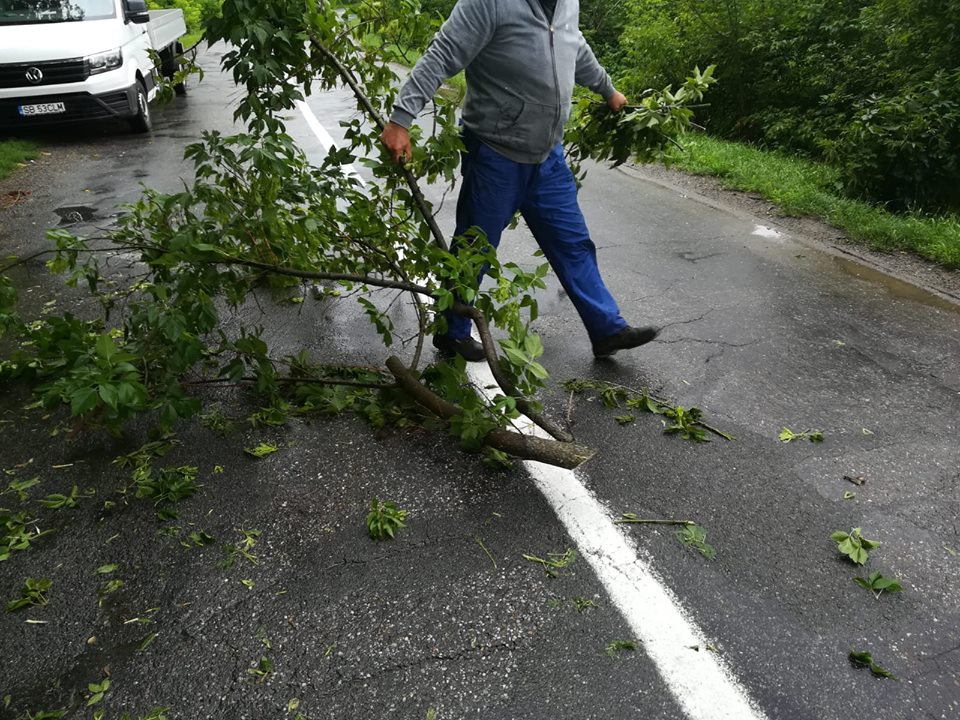 Cod galben de ploi puternice și furtuni în județul Sibiu