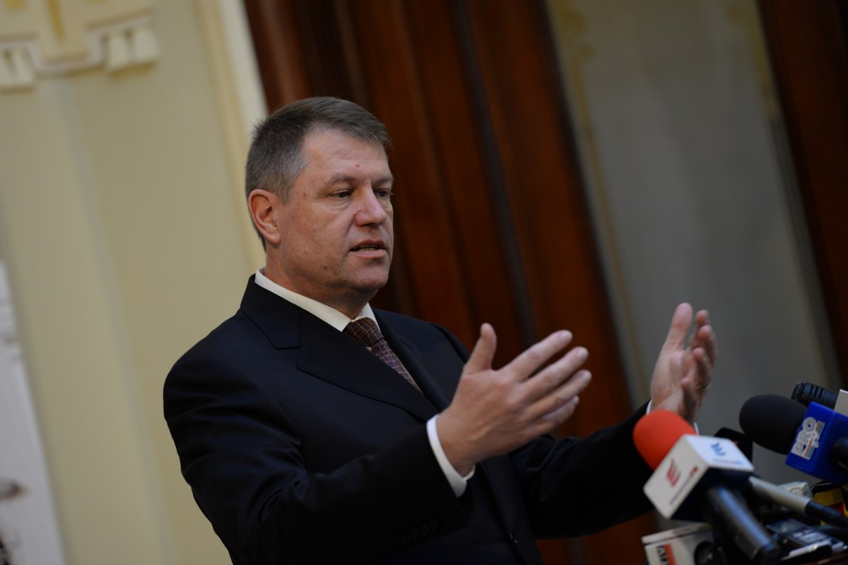 Preşedintele Klaus Iohannis a fost internat și operat de urgență la umărul drept