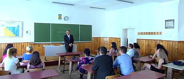 Video. Președintele Iohannis s-a întors la catedră, în Sibiu: O reuniune plină de emoții