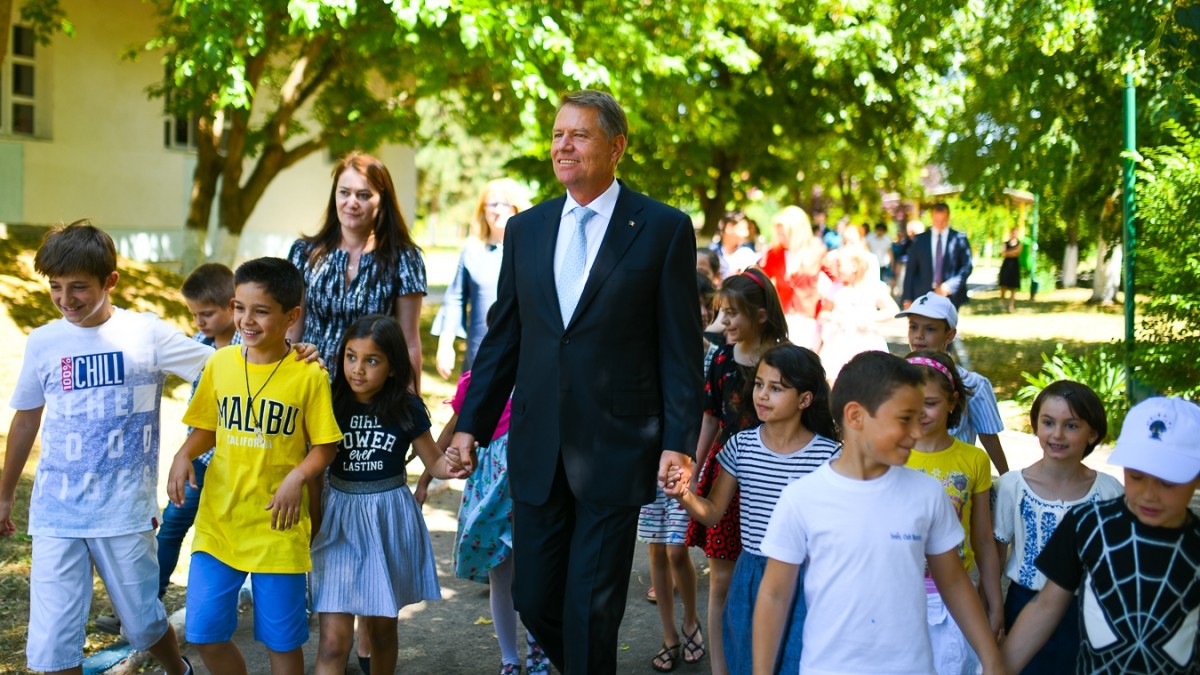 Foto Video | Iohannis: Peste 40.000 de copii au continuat să zâmbească datorită SOS Satele Copiilor